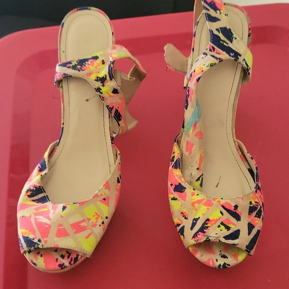 Clogs - Picture 2 of 2